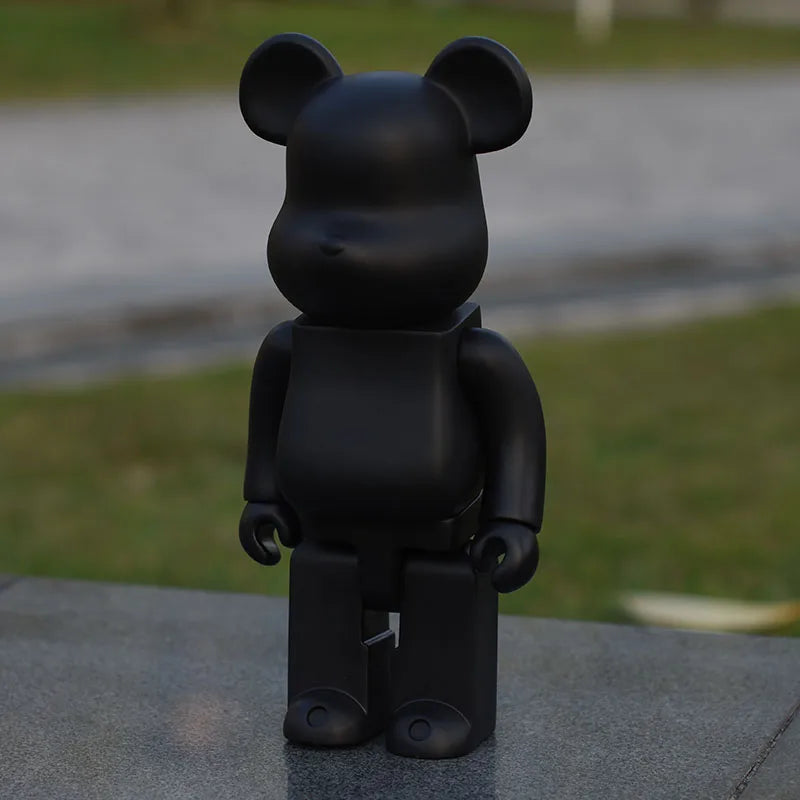 Estátua de urso em bloco de pintura